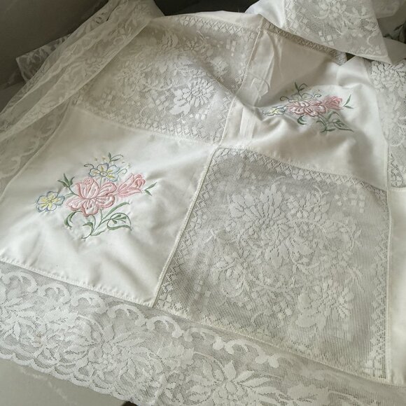 Vintage Tablecloth Hand Embroidery Lace Square Pattern White Floral 88x65” - Picture 12 of 16